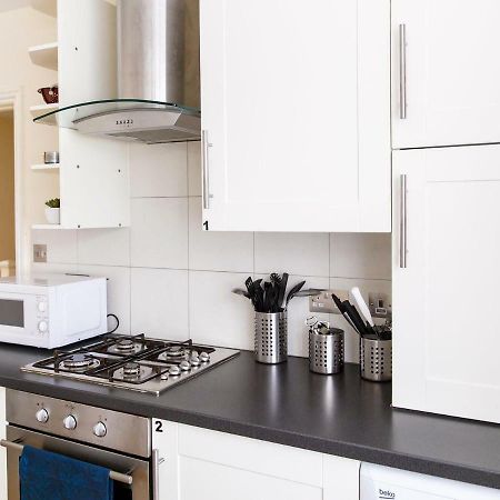 Mandeville Rooms Northolt  Eksteriør bilde