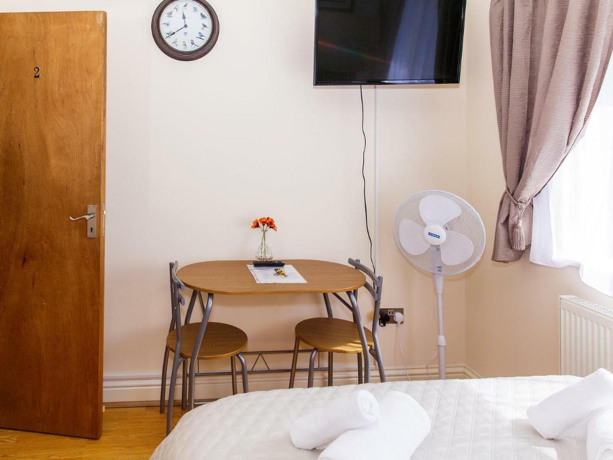 Mandeville Rooms Northolt  Eksteriør bilde
