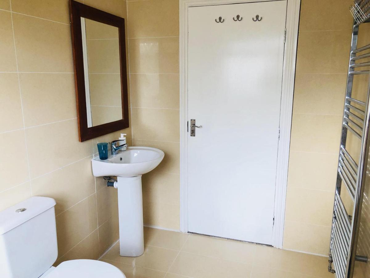 Mandeville Rooms Northolt  Eksteriør bilde