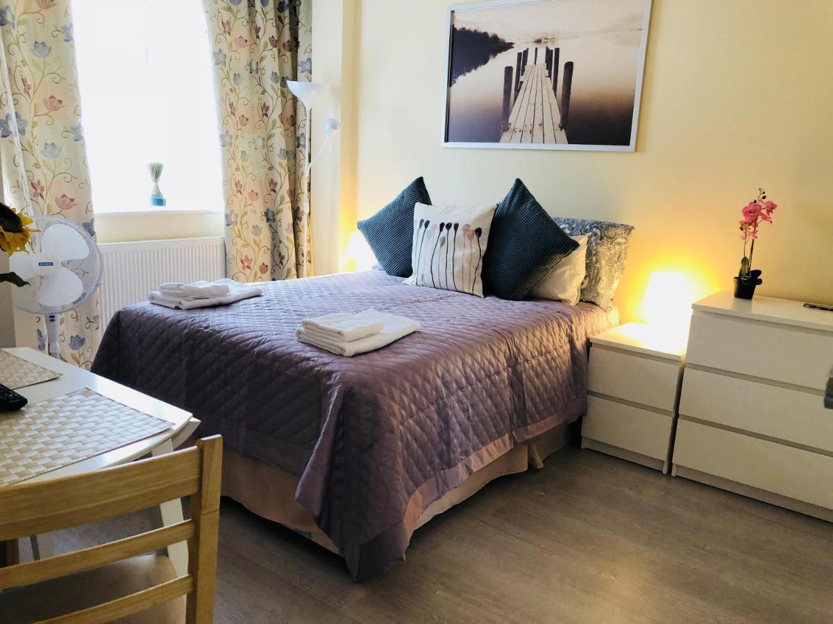 Mandeville Rooms Northolt  Eksteriør bilde